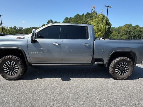 Used 2024 Chevrolet Silverado 2500 LTZ w/ LTZ Plus Package AWD/4WD image 11