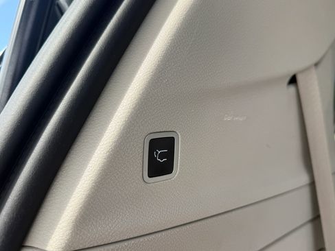 Used 2020 Chrysler Pacifica Limited w/ Advanced Safetytec Group image 14