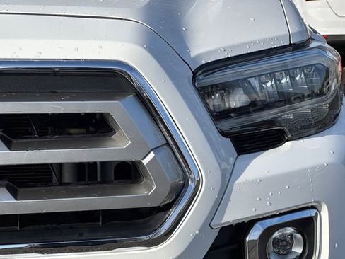 Used 2022 Toyota Tacoma Limited image 53