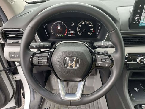 Certified 2025 Honda Pilot Touring image 12