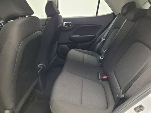 Used 2021 Hyundai Venue SE FWD image 18