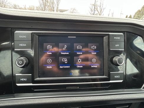 Used 2024 Volkswagen Jetta SE image 31