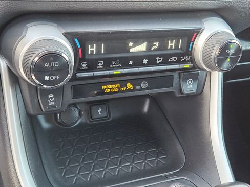 Used 2022 Toyota RAV4 XLE AWD/4WD image 26