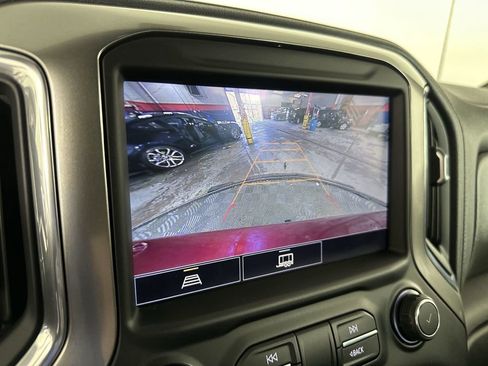 Used 2021 Chevrolet Silverado 1500 LT w/ Convenience Package II AWD/4WD image 17