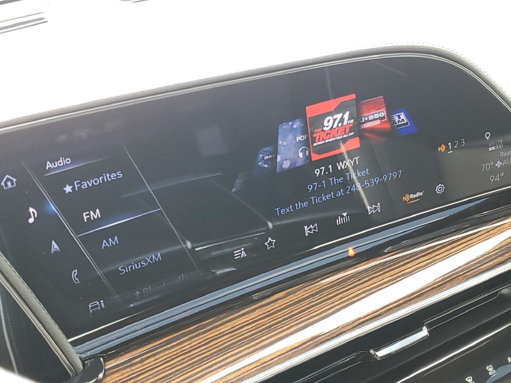 Used 2023 Cadillac Escalade Premium Luxury w/ Performance Package AWD/4WD image 19