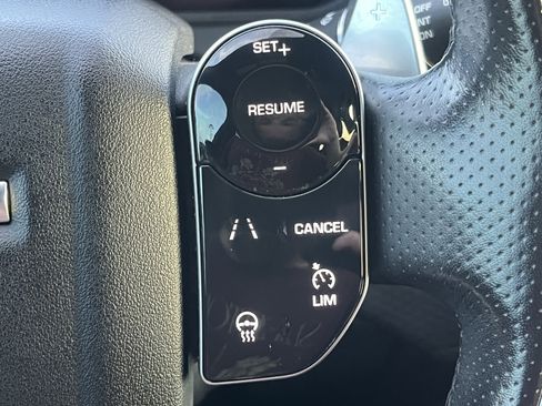 Used 2018 Land Rover Range Rover Velar R-Dynamic SE AWD/4WD image 20
