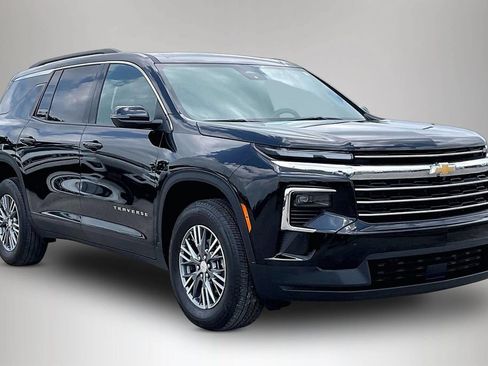 Used 2024 Chevrolet Traverse LT FWD image 1