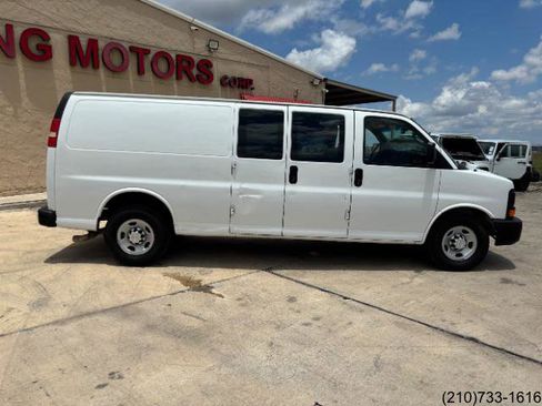 Used 2016 Chevrolet Express 3500 Extended RWD image 8