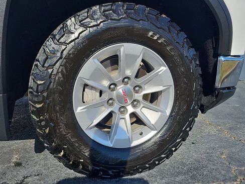 Used 2023 GMC Sierra 1500 SLE image 12