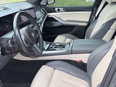 Used 2024 BMW X7 xDrive40i w/ Executive Package image 18