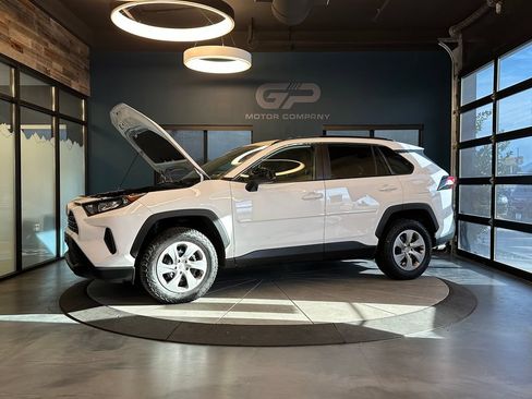 Used 2021 Toyota RAV4 LE AWD/4WD image 24