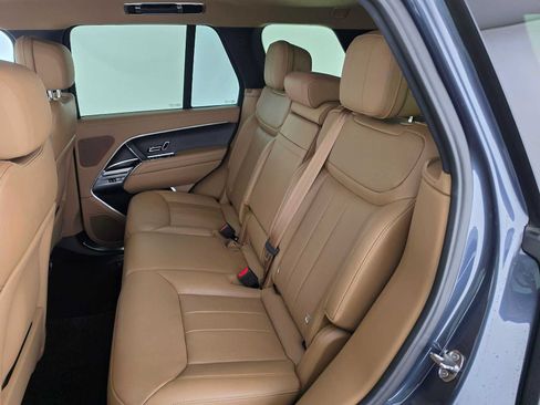 Used 2025 Land Rover Range Rover SE AWD/4WD image 17