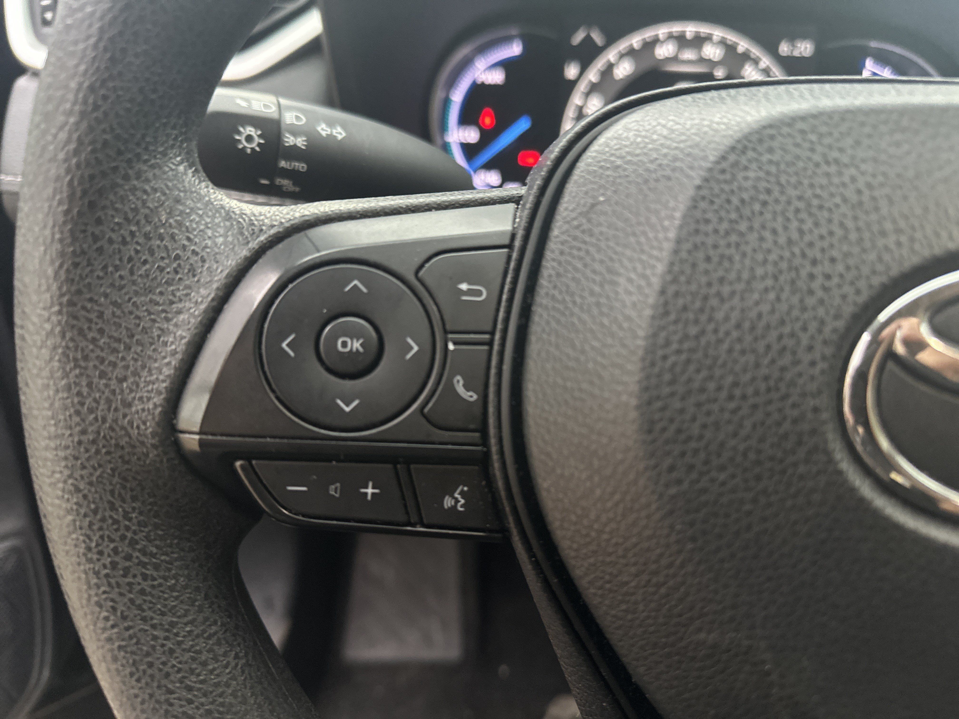 Used 2025 Toyota RAV4 XLE AWD/4WD image 18