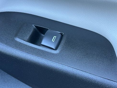 Used 2022 Chevrolet Equinox LS image 22