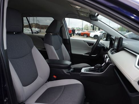 Used 2022 Toyota RAV4 XLE AWD/4WD image 29