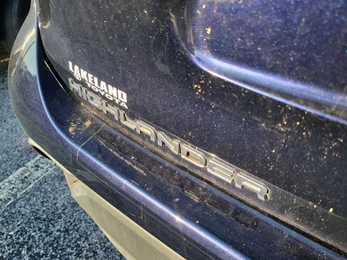 Used 2021 Toyota Highlander XLE FWD image 11
