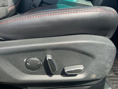 Used 2018 Ford Explorer XLT w/ Equipment Group 202A image 14