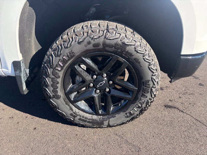 Used 2025 Chevrolet Silverado 1500 Custom Trail Boss AWD/4WD image 16