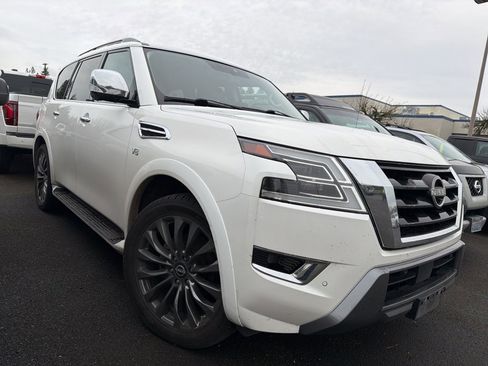 Used 2021 Nissan Armada Platinum image 3
