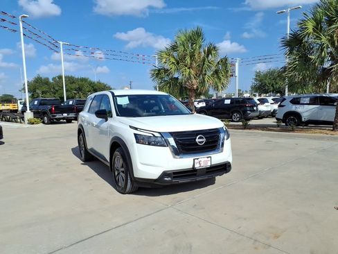 Used 2023 Nissan Pathfinder S FWD image 8