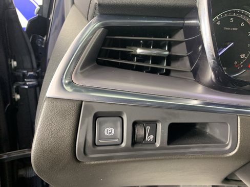 Used 2021 Cadillac XT5 Luxury FWD image 16