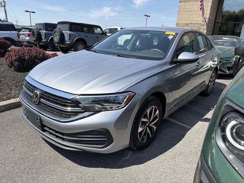 Used 2023 Volkswagen Jetta S FWD image 4