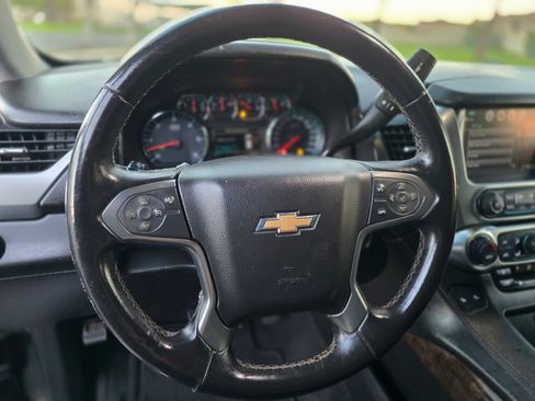 Used 2019 Chevrolet Suburban LT RWD image 18