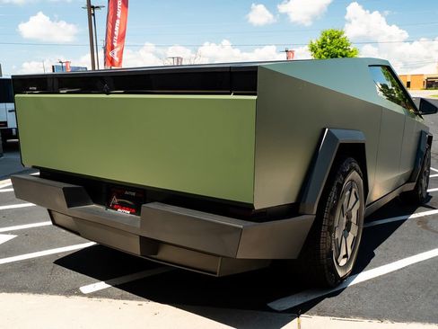 Used 2024 Tesla Cybertruck AWD Crew Cab image 13