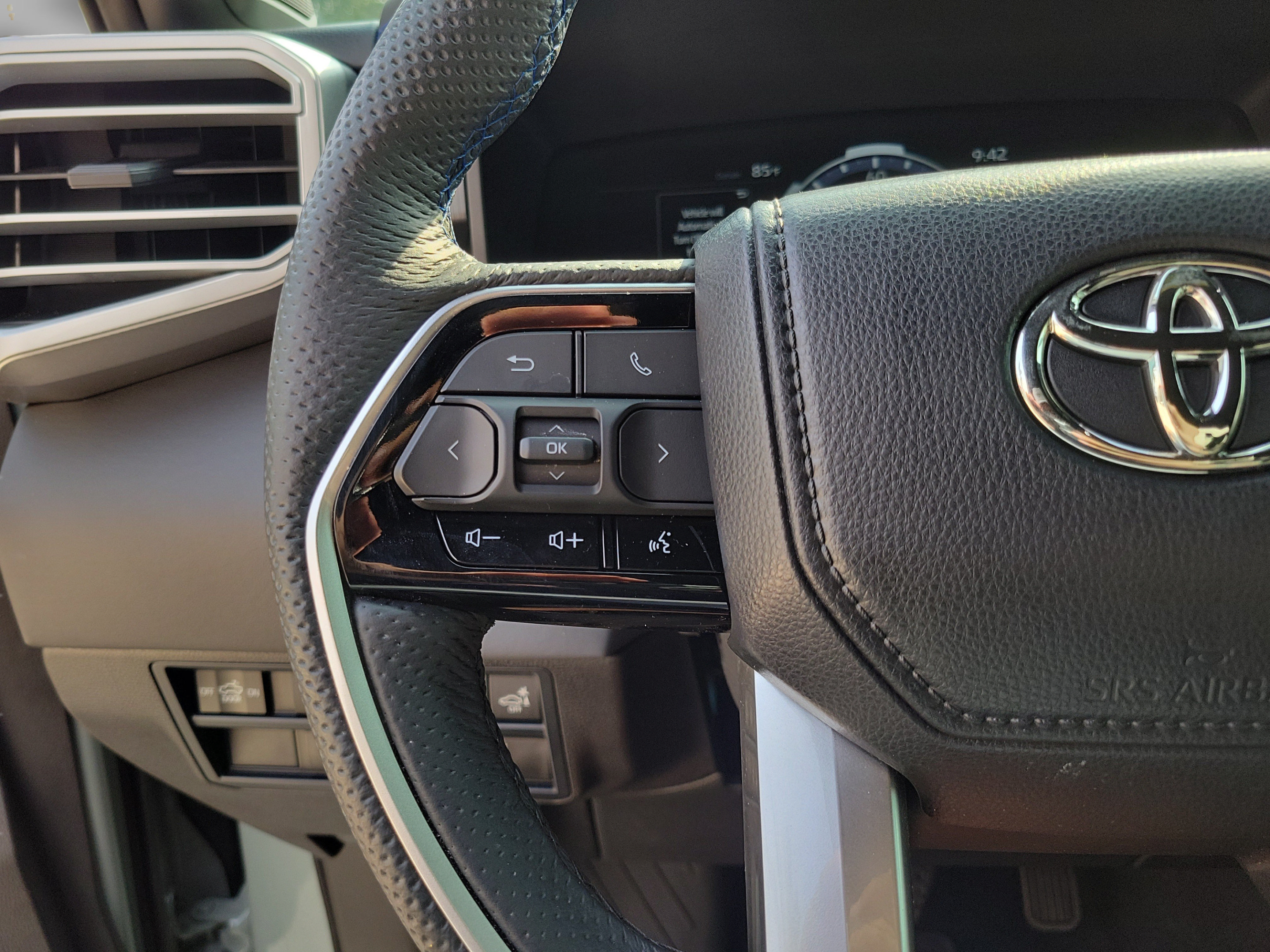 Used 2025 Toyota Tundra Platinum AWD/4WD image 13