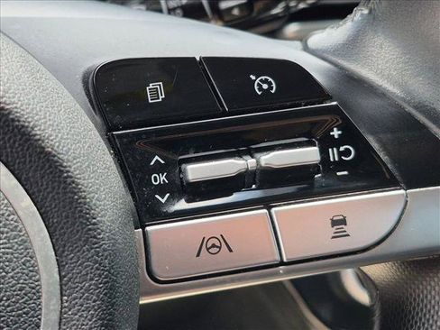Used 2022 Hyundai Elantra Limited FWD image 15