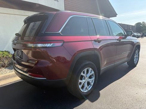 Used 2024 Jeep Grand Cherokee Limited AWD/4WD image 10