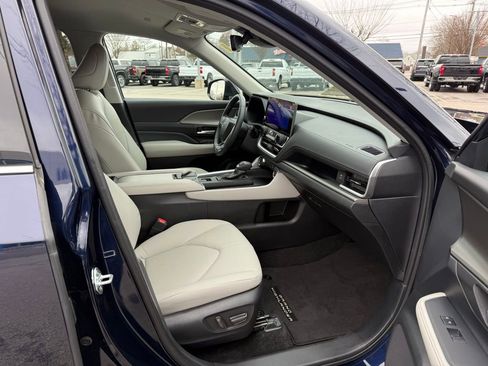 Used 2024 Toyota Grand Highlander XLE image 17