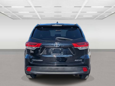 Used 2017 Toyota Highlander XLE image 4