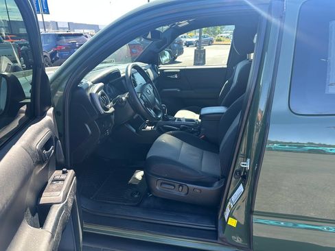 Used 2021 Toyota Tacoma TRD Off-Road w/ TRD Premium Off Road Package AWD/4WD image 13
