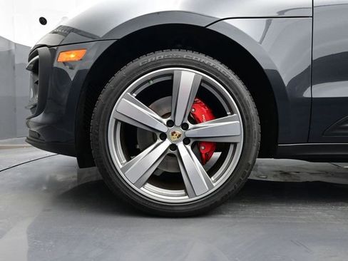 Certified 2023 Porsche Macan S image 6