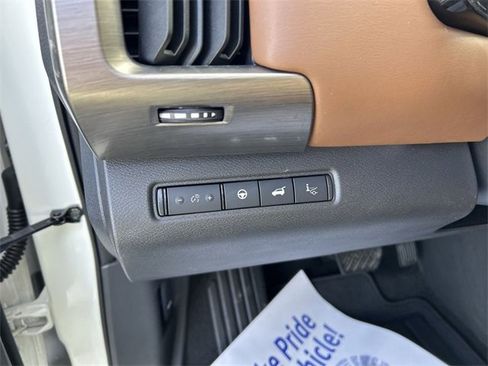 Used 2023 Nissan Pathfinder Platinum w/ Black Appearance Package image 17