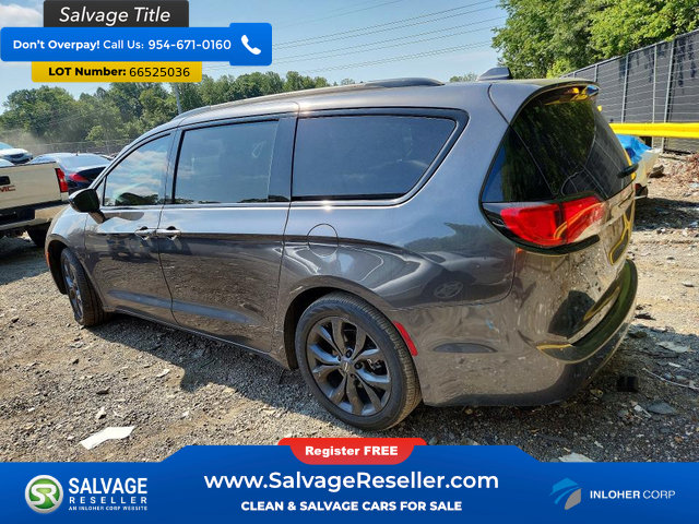 Used 2019 Chrysler Pacifica Touring-L w/ Premium Audio Group FWD image 3