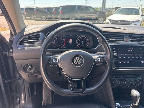 Used 2019 Volkswagen Tiguan SEL FWD image 12