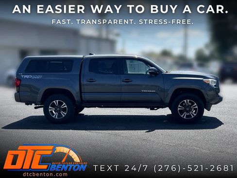 Used 2018 Toyota Tacoma TRD Sport AWD/4WD image 2