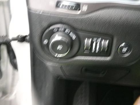 Used 2021 Jeep Cherokee Limited AWD/4WD image 20