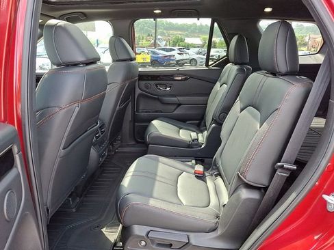 Used 2023 Honda Pilot TrailSport image 10