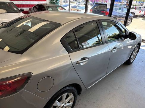 Used 2011 MAZDA MAZDA3 i Touring image 11