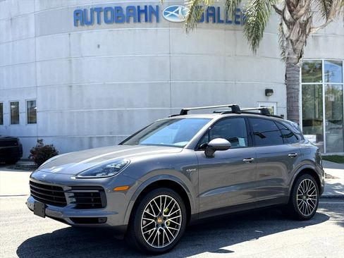 Used 2020 Porsche Cayenne E-Hybrid w/ Premium Plus Package AWD/4WD image 1