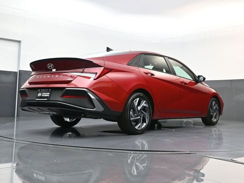 Certified 2025 Hyundai Elantra SEL image 23