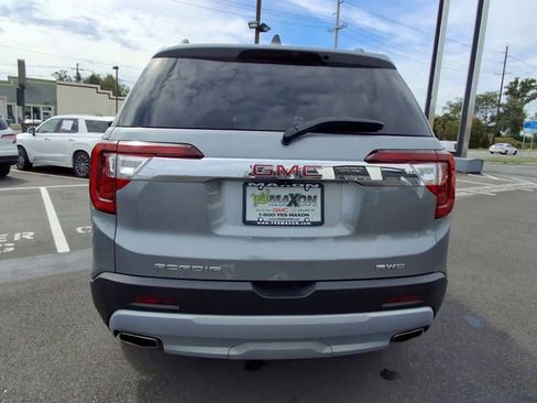 Certified 2023 GMC Acadia SLT w/ Preferred Package image 3