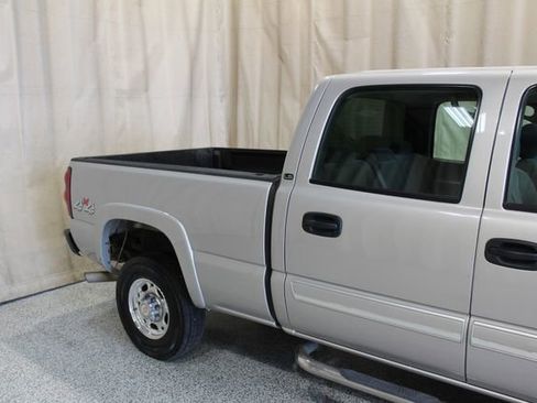 Used 2004 Chevrolet Silverado 2500 LS w/ Heavy-Duty Power Package image 9