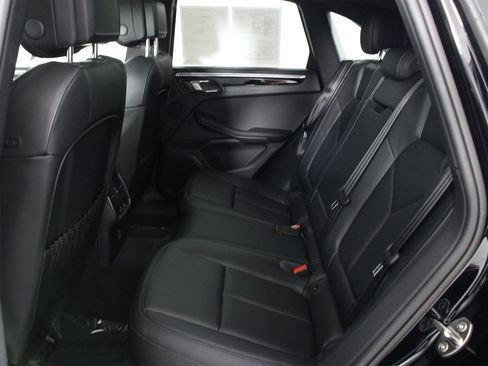 Certified 2025 Porsche Macan image 33