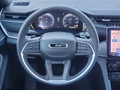 New 2025 Jeep Grand Cherokee Limited image 17