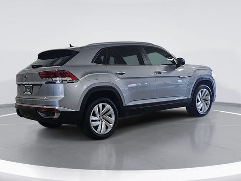 Used 2020 Volkswagen Atlas Cross Sport SE w/ Panoramic Sunroof Package FWD image 3