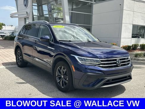 Certified 2024 Volkswagen Tiguan SE w/ Panoramic Sunroof Package FWD image 4